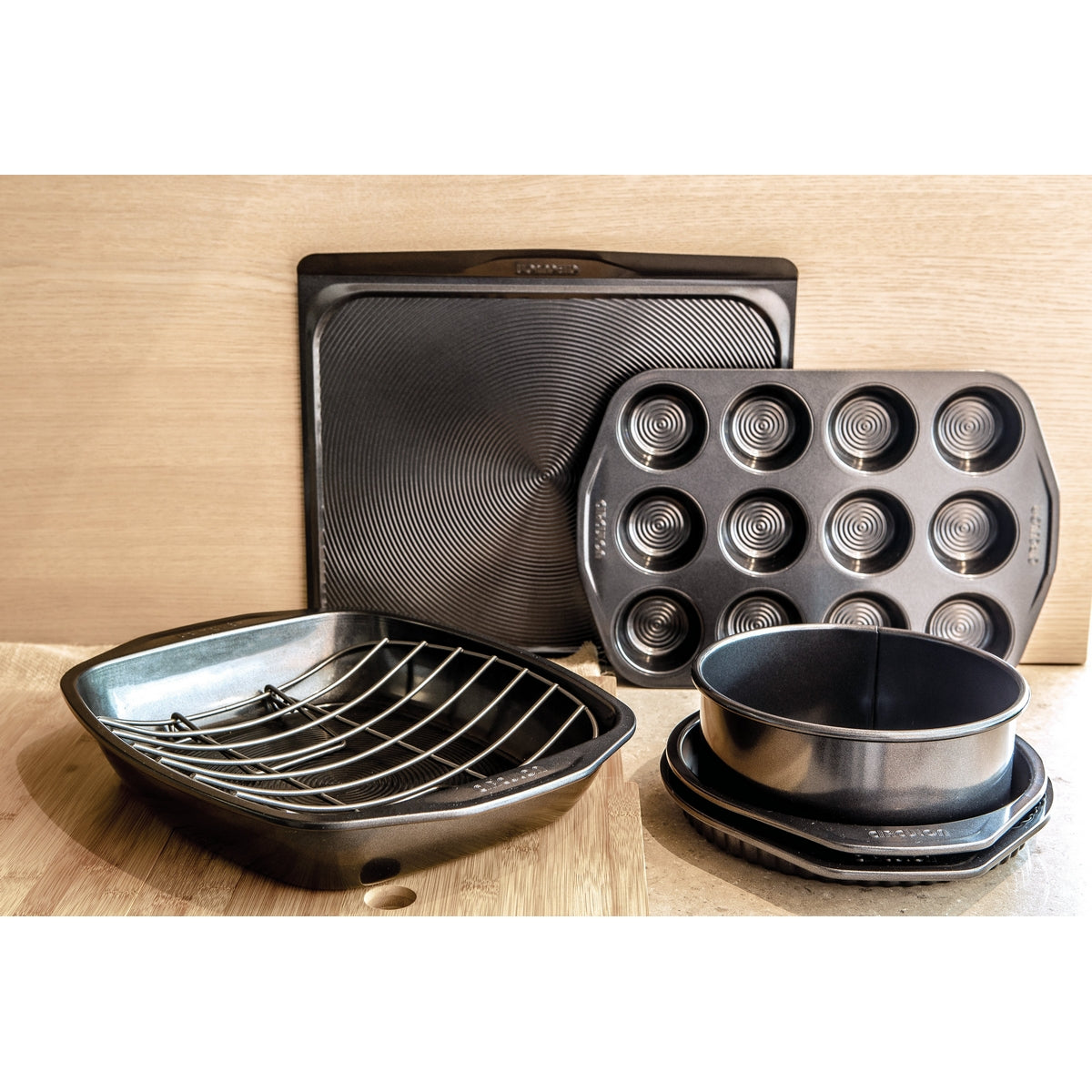 Image showing the full Circulon non-stick bakeware range
